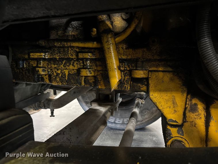 image for item FI1513 2000 Peterbilt 379 semi truck