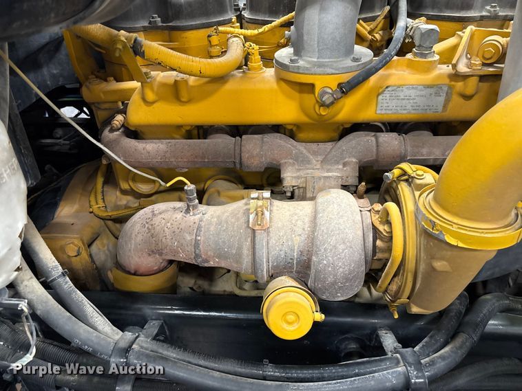 image for item FI1513 2000 Peterbilt 379 semi truck