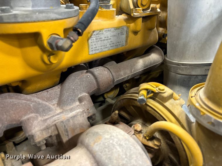 image for item FI1513 2000 Peterbilt 379 semi truck