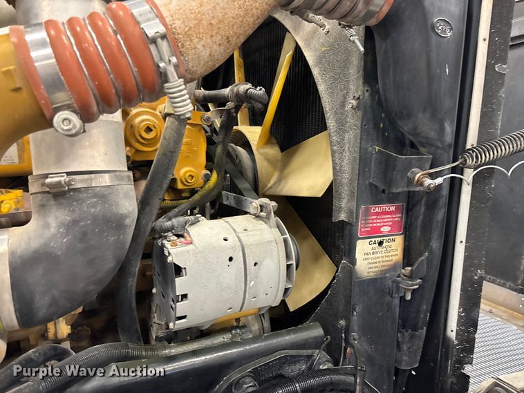 image for item FI1513 2000 Peterbilt 379 semi truck