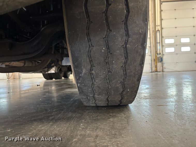 image for item FI1513 2000 Peterbilt 379 semi truck