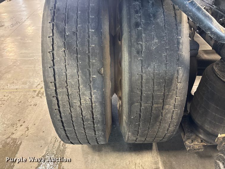 image for item FI1513 2000 Peterbilt 379 semi truck