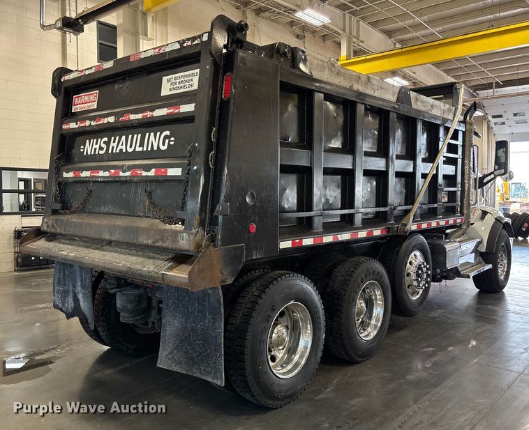 image for item FI1514 2015 Peterbilt 567 dump truck