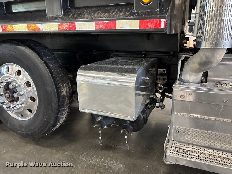 image for item FI1514 2015 Peterbilt 567 dump truck