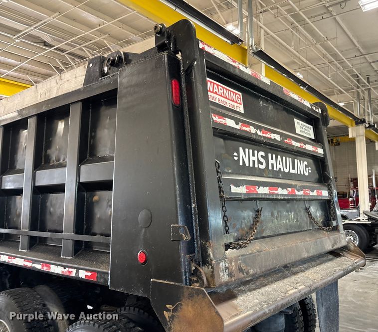 image for item FI1514 2015 Peterbilt 567 dump truck