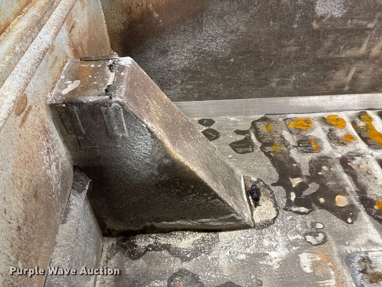 image for item FI1514 2015 Peterbilt 567 dump truck