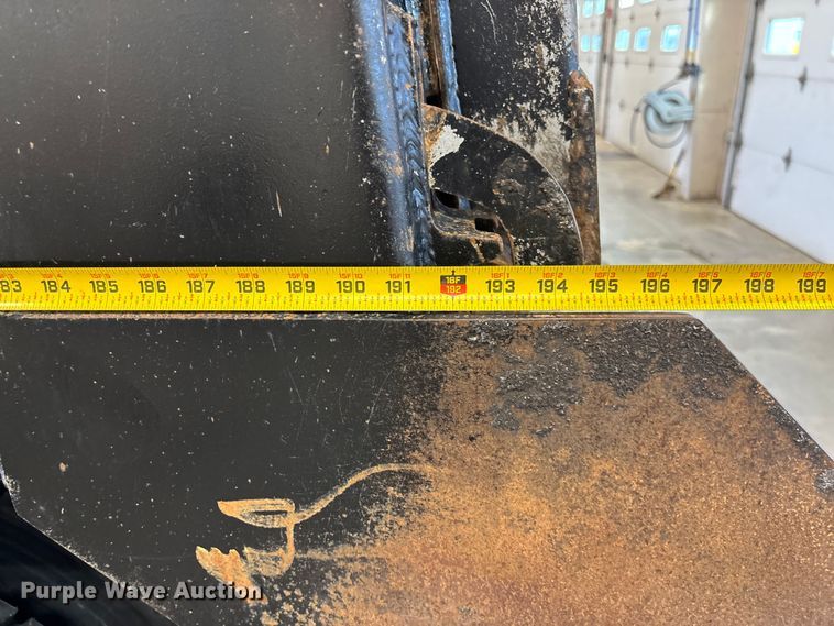 image for item FI1514 2015 Peterbilt 567 dump truck