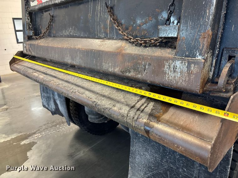 image for item FI1514 2015 Peterbilt 567 dump truck