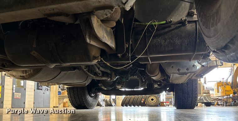 image for item FI1514 2015 Peterbilt 567 dump truck