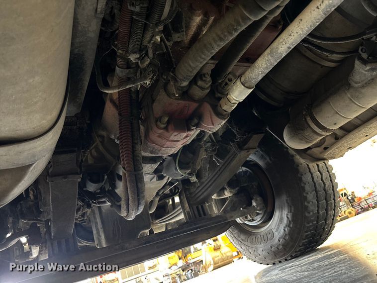 image for item FI1514 2015 Peterbilt 567 dump truck