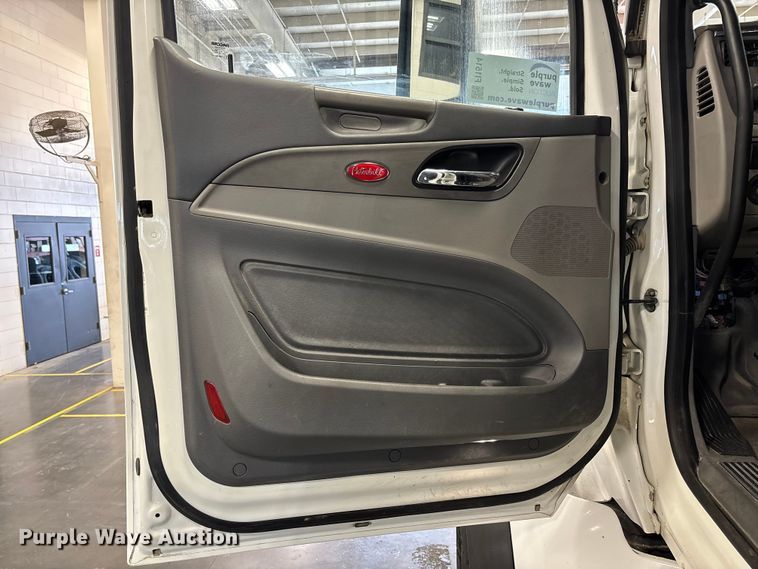 image for item FI1514 2015 Peterbilt 567 dump truck