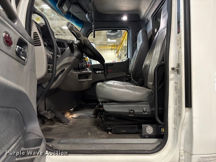 image for item FI1514 2015 Peterbilt 567 dump truck