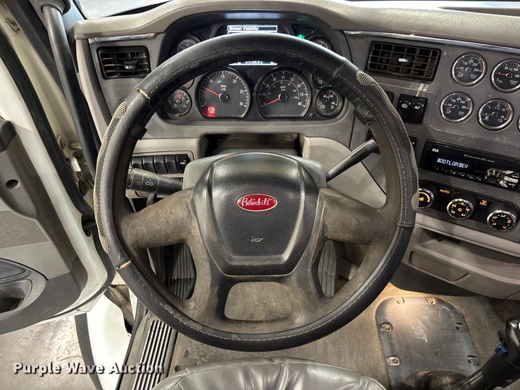 image for item FI1514 2015 Peterbilt 567 dump truck