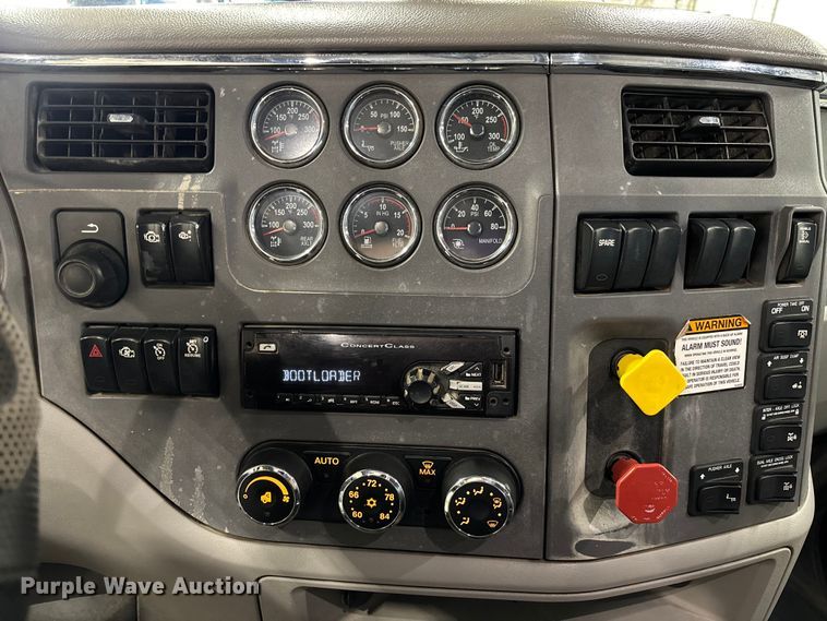 image for item FI1514 2015 Peterbilt 567 dump truck