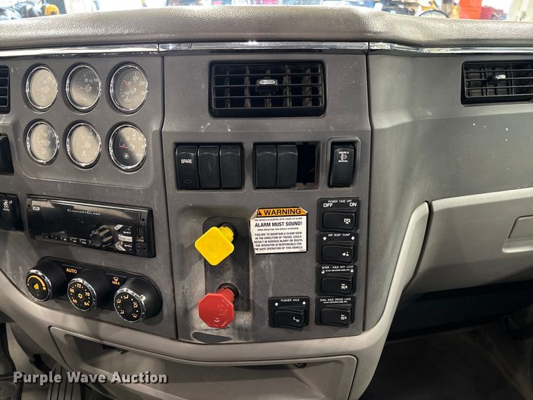 image for item FI1514 2015 Peterbilt 567 dump truck