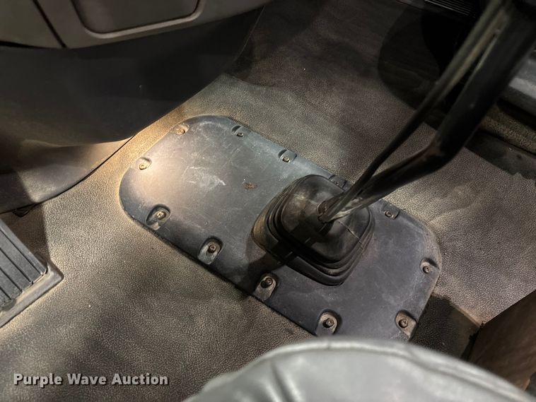 image for item FI1514 2015 Peterbilt 567 dump truck