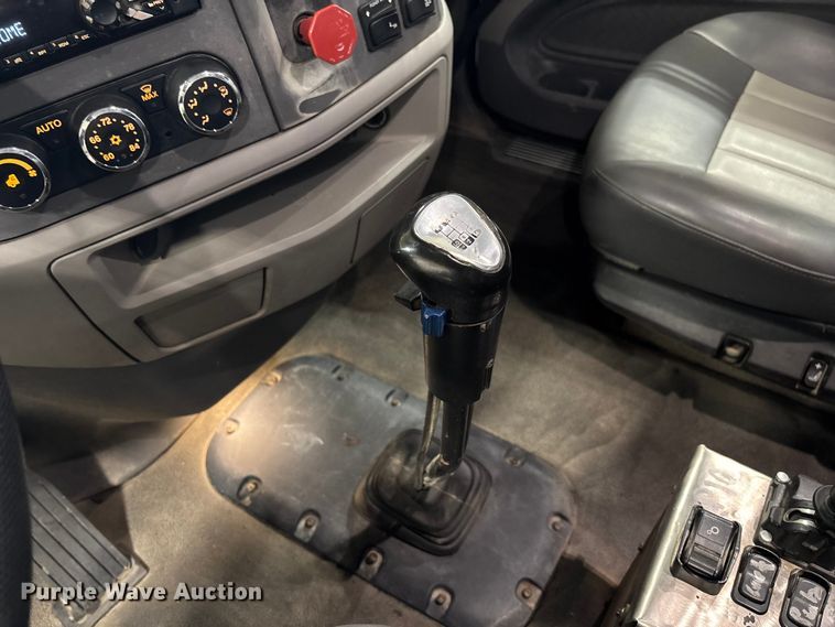 image for item FI1514 2015 Peterbilt 567 dump truck