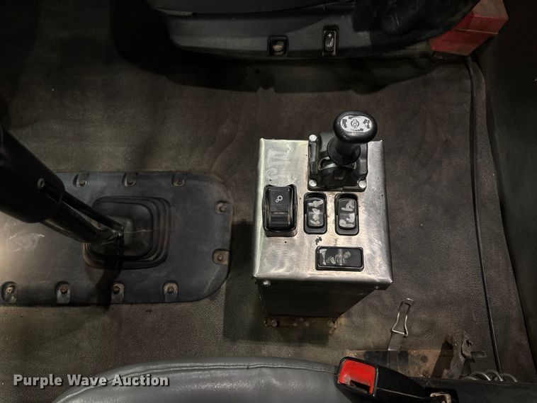 image for item FI1514 2015 Peterbilt 567 dump truck