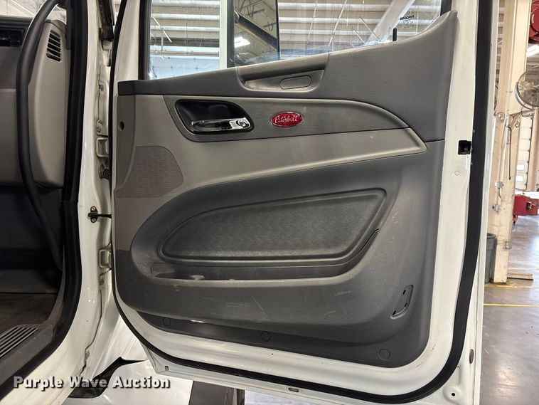 image for item FI1514 2015 Peterbilt 567 dump truck