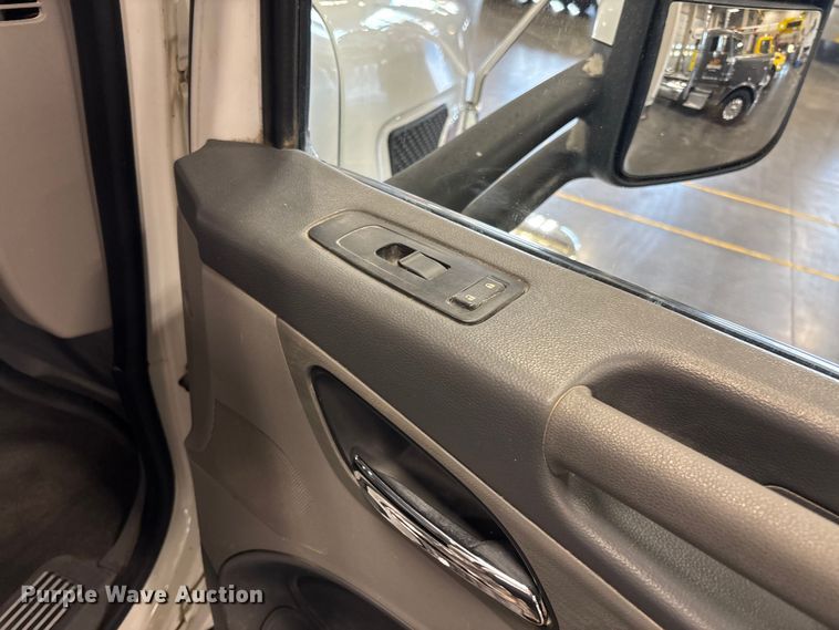 image for item FI1514 2015 Peterbilt 567 dump truck