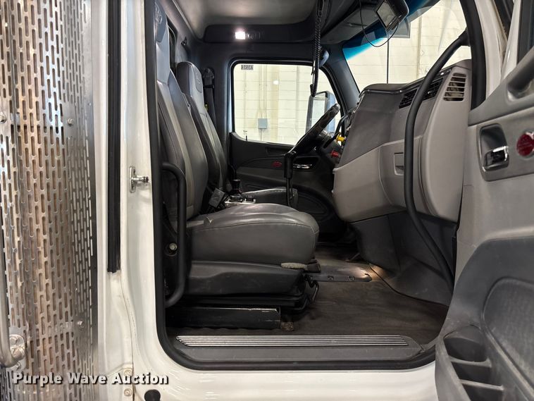 image for item FI1514 2015 Peterbilt 567 dump truck