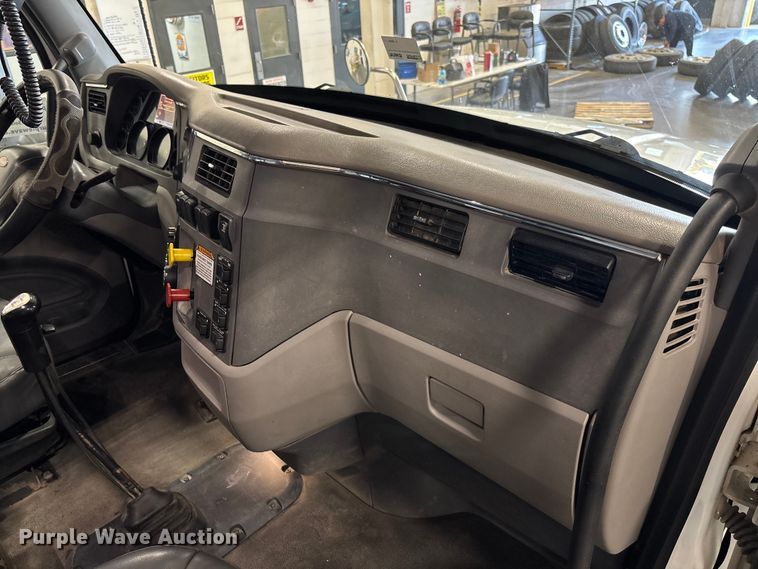 image for item FI1514 2015 Peterbilt 567 dump truck