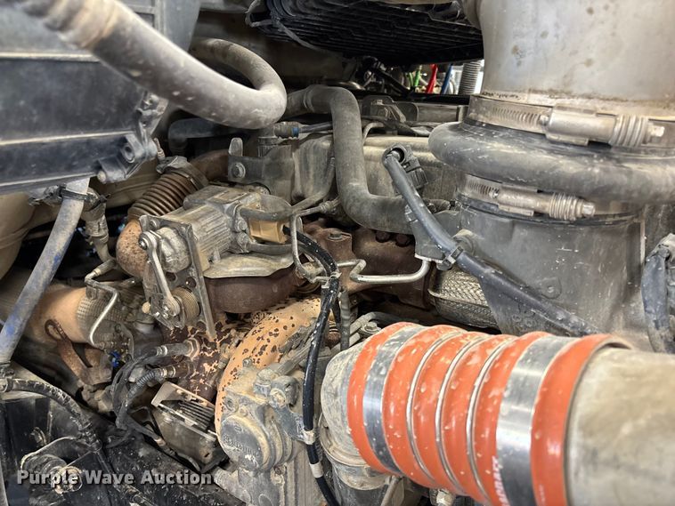 image for item FI1514 2015 Peterbilt 567 dump truck