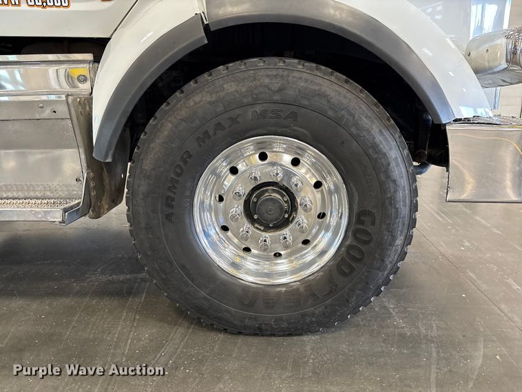 image for item FI1514 2015 Peterbilt 567 dump truck