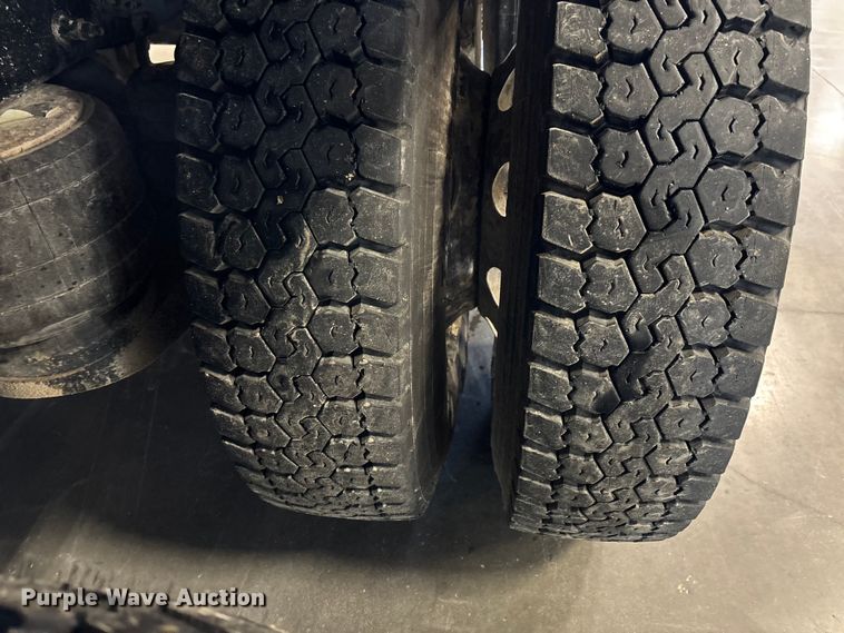 image for item FI1514 2015 Peterbilt 567 dump truck