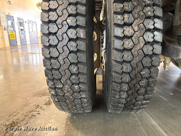 image for item FI1514 2015 Peterbilt 567 dump truck