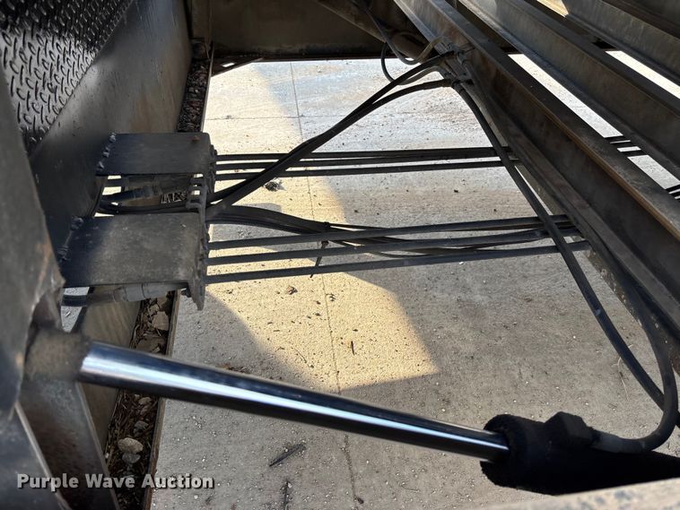 image for item FI1520 2014 Trail-Eze TE80HT drop deck hydraulic tail equipment trailer