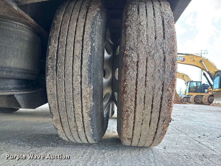 image for item FI1520 2014 Trail-Eze TE80HT drop deck hydraulic tail equipment trailer