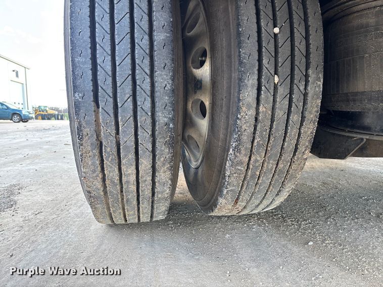 image for item FI1520 2014 Trail-Eze TE80HT drop deck hydraulic tail equipment trailer