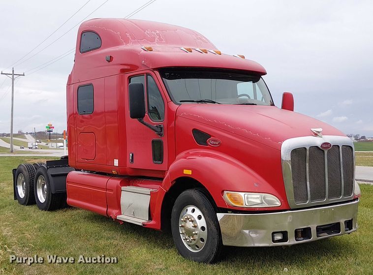 image for item FK0692 2007 Peterbilt 387 semi truck