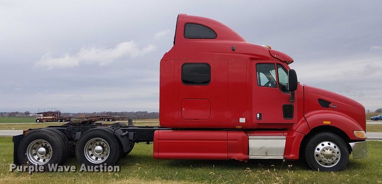 image for item FK0692 2007 Peterbilt 387 semi truck