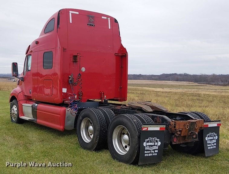 image for item FK0692 2007 Peterbilt 387 semi truck