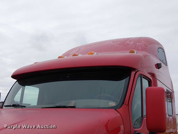 image for item FK0692 2007 Peterbilt 387 semi truck