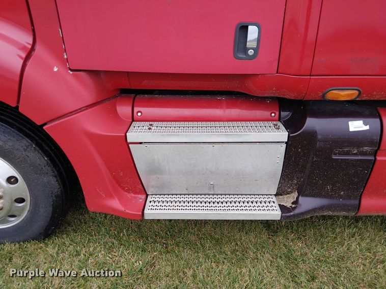 image for item FK0692 2007 Peterbilt 387 semi truck