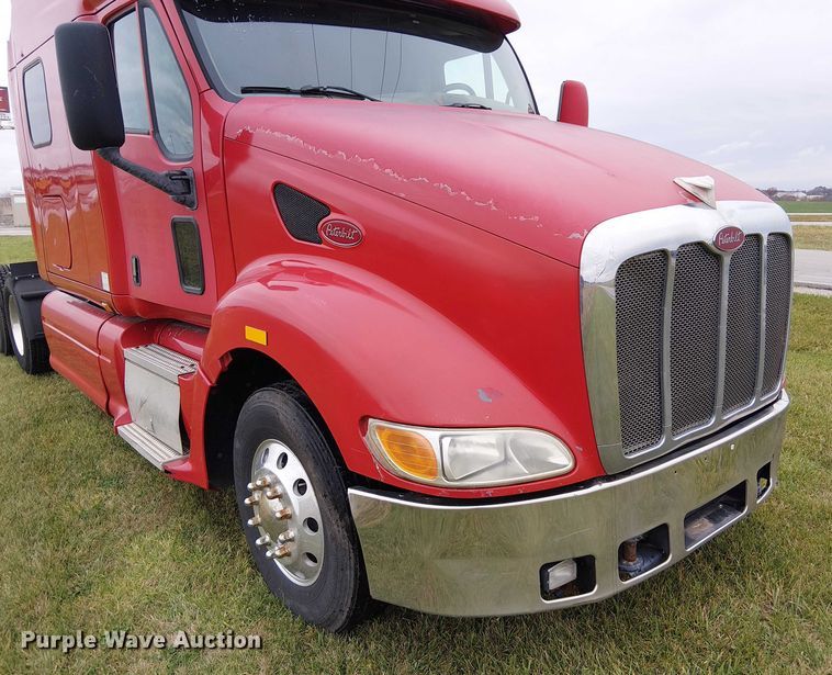 image for item FK0692 2007 Peterbilt 387 semi truck