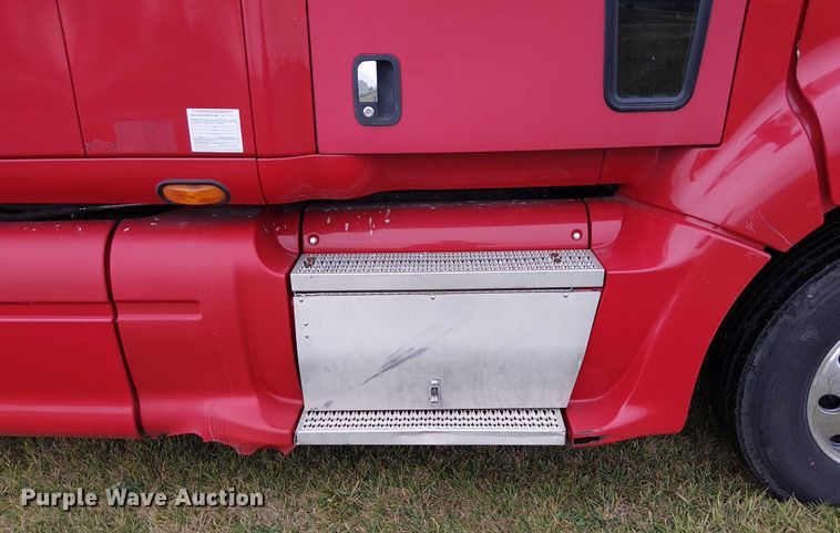 image for item FK0692 2007 Peterbilt 387 semi truck