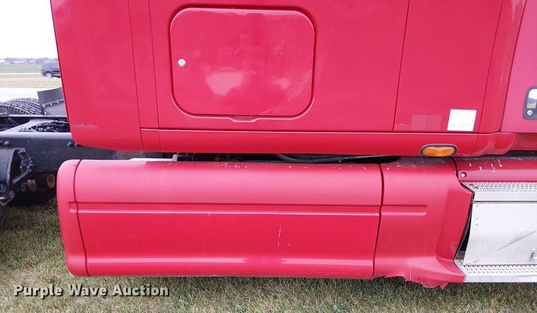 image for item FK0692 2007 Peterbilt 387 semi truck