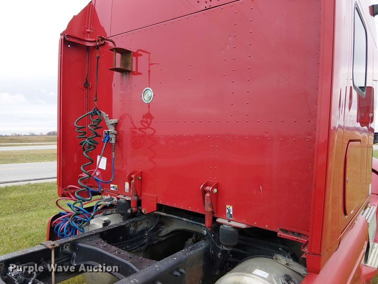 image for item FK0692 2007 Peterbilt 387 semi truck