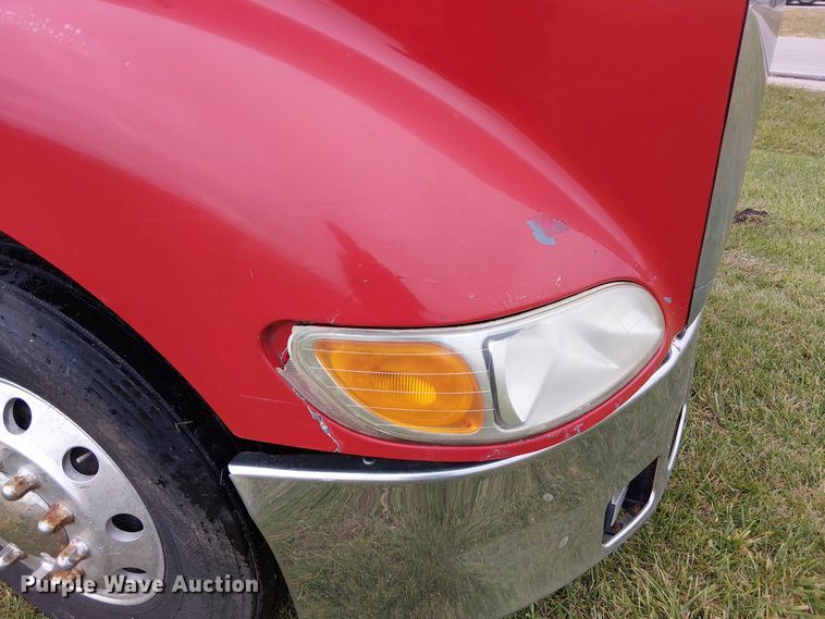 image for item FK0692 2007 Peterbilt 387 semi truck