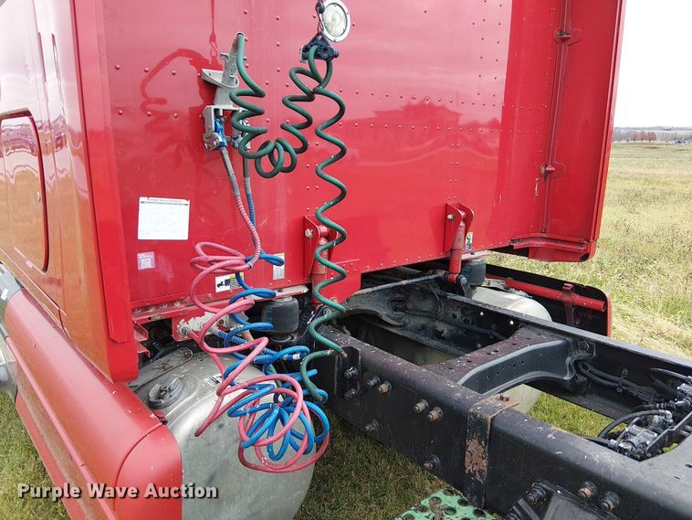 image for item FK0692 2007 Peterbilt 387 semi truck