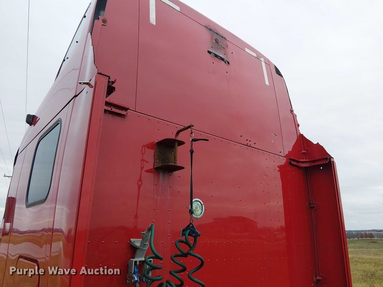 image for item FK0692 2007 Peterbilt 387 semi truck