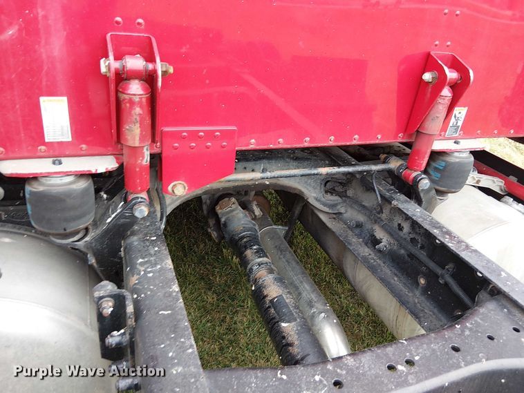 image for item FK0692 2007 Peterbilt 387 semi truck