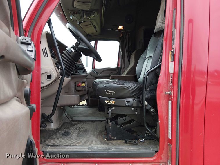 image for item FK0692 2007 Peterbilt 387 semi truck