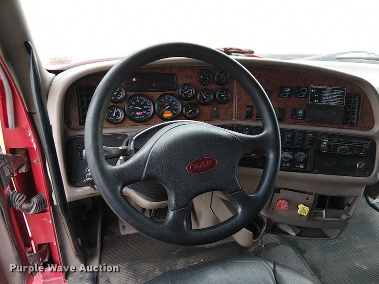 image for item FK0692 2007 Peterbilt 387 semi truck