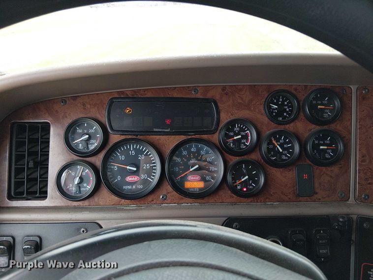 image for item FK0692 2007 Peterbilt 387 semi truck