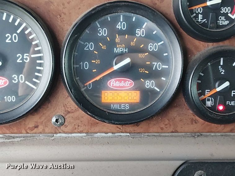 image for item FK0692 2007 Peterbilt 387 semi truck